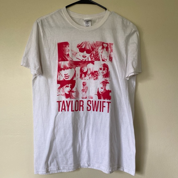 Taylor Swift Red Album T-Shirt - Picture 1 of 8